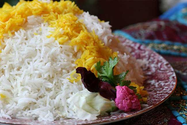 ۶ ترفند سرآشپزها برای پخت برنج یکدست مجلسی